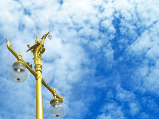 Fototapeta na wymiar golden swan sculpture decorated on light post.