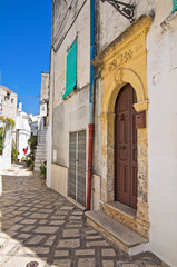 Naklejka premium Alleyway. Ceglie Messapica. Puglia. Italy.