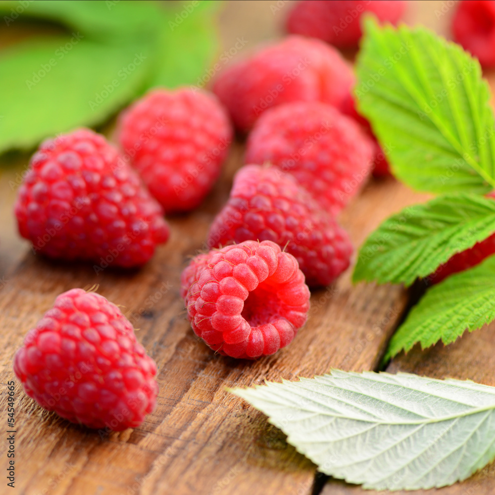 Wall mural frische himbeeren