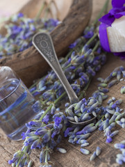 Obraz na płótnie Canvas spa arrangement with lavender