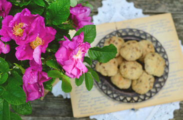 Fototapeta na wymiar Dog rose bunch and homemade cookie