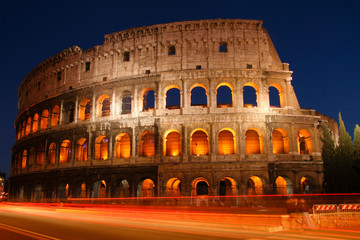 Fototapeta na wymiar Noc strzał z Koloseum w Rzymie, Włochy