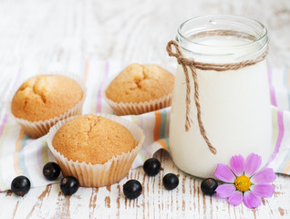 Natural yoghurt with fresh blackcurrants
