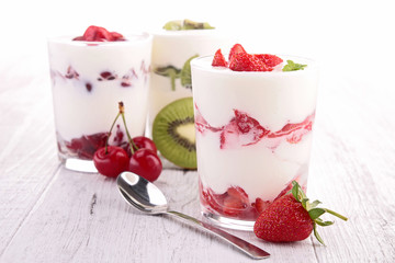 yoghurt and fruits