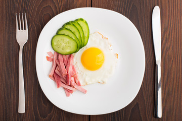 Fried egg with ham and cucumber