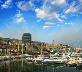 Fototapeta na wymiar Monako Montecarlo pejzaż, widok księstwo port. Skyscrape