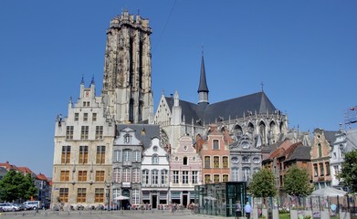Fototapeta na wymiar fasady budynków Mechelen
