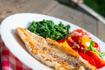 salmon sheet spinach tomato