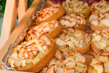 apples and raspberry cake