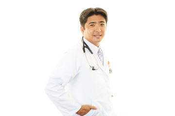 笑顔の医師