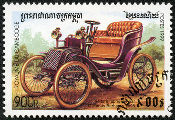 Fototapeta na wymiar Stempel drukowane w Kambodży pokazuje samochód retro