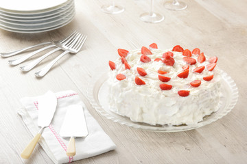 Torta alla panna con fragole