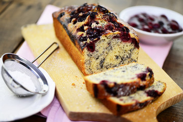 Kirschkuchen mit Mohn