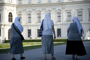 3 Nonnen im Park
