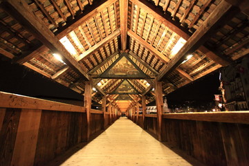 Obraz premium chapel bridge at night in Lucerne