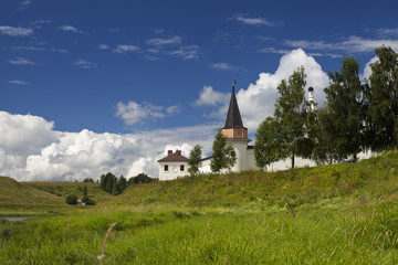 Fototapeta na wymiar Orthodox monastery on the river