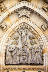 Fototapeta na wymiar Praga, Czechy dekoracyjna stary portyk w katedrze