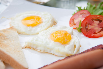 eggs and bacon breakfast plate