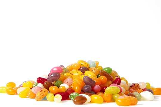 Jelly Beans auf wei&szlig; isoliert