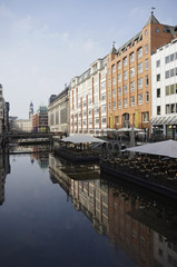 Alsterfleet in Hamburg mit Blick auf St. Michaelis