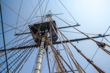 mâts de frégate sans voiles 2