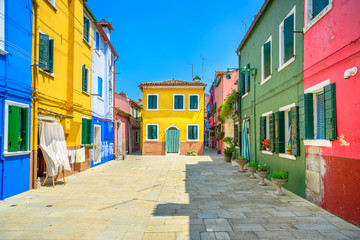 Fototapeta na wymiar Venice góry Burano wyspa ulicy, kolorowe domy, Włochy