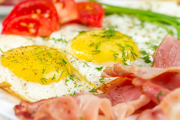 Fototapeta na wymiar Fried eggs with ham