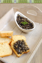 Tapenade d'olives noires, câpres et anchois