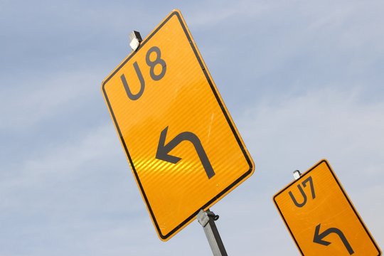 Deutsches Verkehrszeichen: Ank&uuml;ndigung oder Fortsetzung der Umleitung