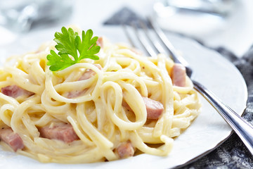 Pasta Carbonara with ham and cheese