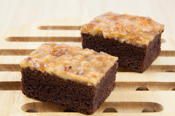 Walnut toffee cake