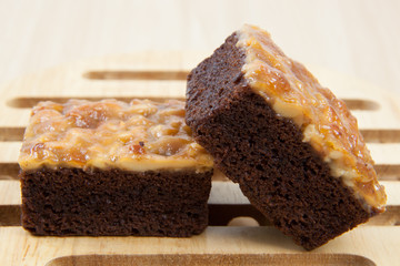Walnut toffee cake