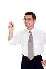 erwachsener geschäftsmann schreibt mit stift isoliert