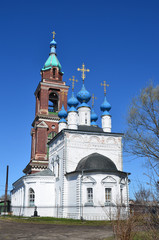 Fototapeta na wymiar Покровская и Никитская церкви в Юрьев Польском