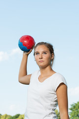 Handballerin beim Anwurf