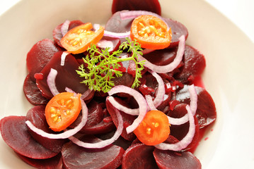 Beets with Tomato and Onion