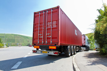 LKW mit Container - Logistik