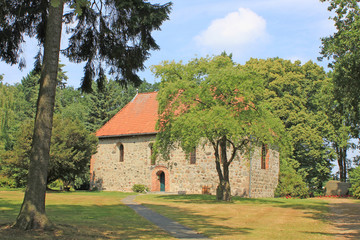 Fototapeta na wymiar St. Laurentiuskapelle in Dahlenburg (1250, Niedersachsen)