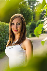 Naklejka premium A portrait of a beautiful girl in a park. Image with copyspace