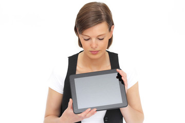 Fototapeta premium junge Frau guckt auf ihr Tablet