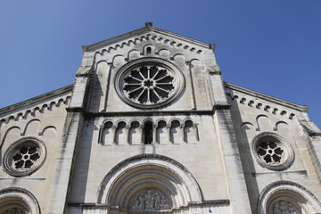 Fototapeta na wymiar Eglise Saint Paul à Nîmes 