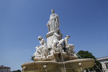Fontaine Pradier à Nîmes