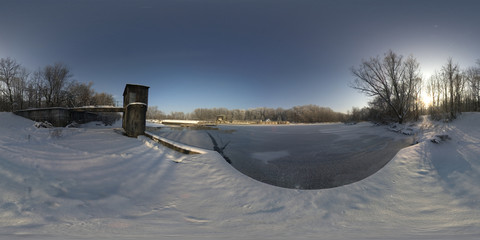 360° sphärisches panorama - zugefrorener see