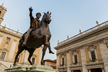 Obraz premium Marcus Aurelius statue on Piazza del Campidoglio in Rome, Italy