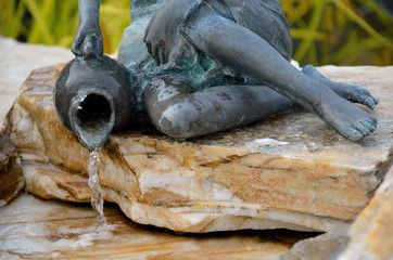 wassergießender Krug