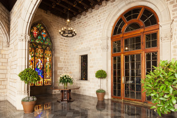 Obraz premium Stained-glass window in interior of Ajuntament de Barcelon