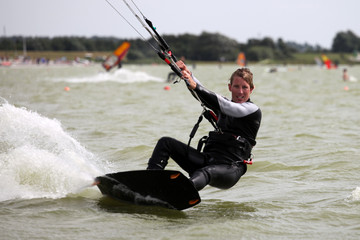 Kiteboarder Schräglage
