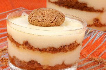 Vanilla custard and amaretti dessert