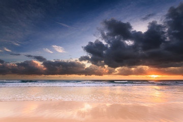 Fototapeta na wymiar miami beach at dawn