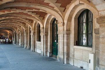 Fototapeta na wymiar Place des Vosges à Paris